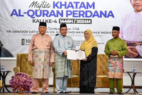 DR MUHAMAD RAZAK IDRIS