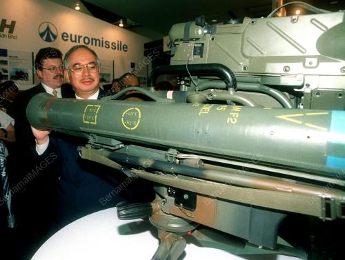 NAJIB MELAWAT PAMERAN DSA 2000.