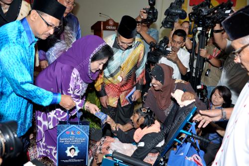 DATIN SERI ROSMAH MANSOR
