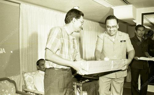KL11_130190_RASMI_MESYUARAT