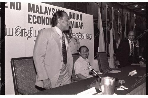 SEMINAR EKONOMI MIC