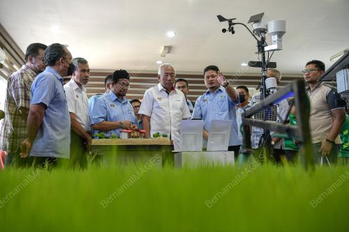 DATUK SERI MAHADZIR KHALID