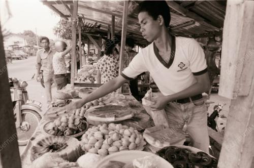 JUALAN KUIH DI BULAN PUASA