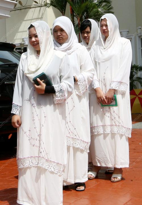 ERNI DEKRITAWATI YULIANA BUKHAIRI
