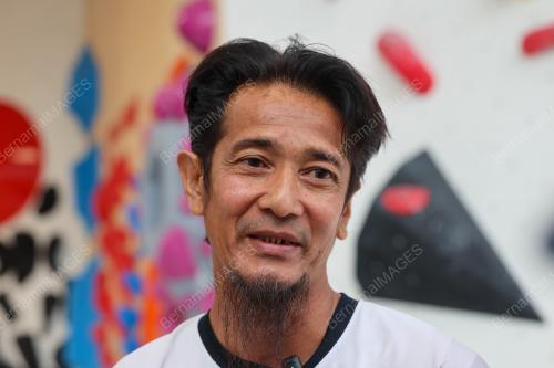 SUKAN MEMANJAT TEMBOK TIRUAN
