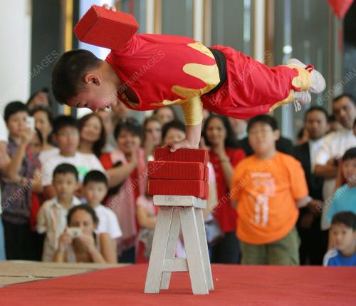 CNY_ACROBATIC