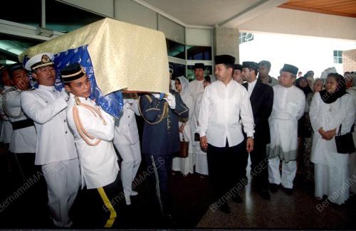 RAJA PERLIS MANGKAT