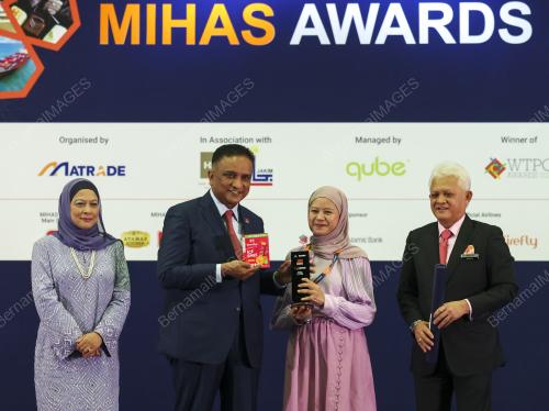 REEZAL MERICAN NAINA MERICAN