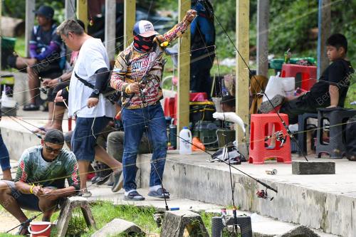 MEMANCING KOLAM