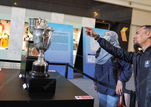 PAMERAN 100 TAHUN TROFI HMS MALAYA
