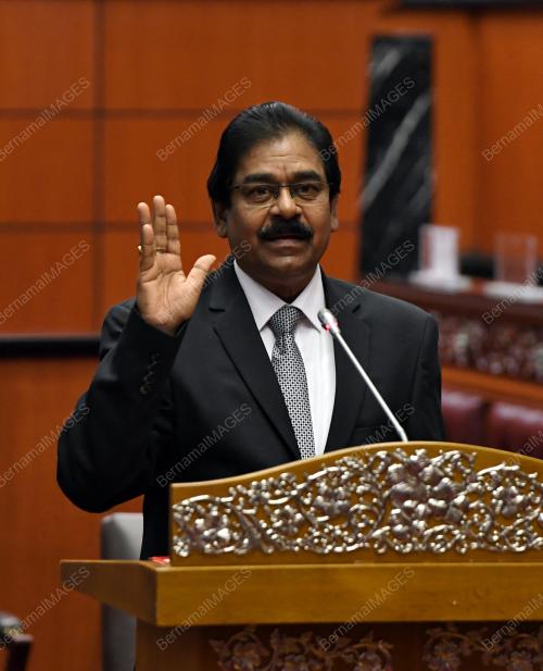 ANGKAT SUMPAH SENATOR DEWAN NEGARA