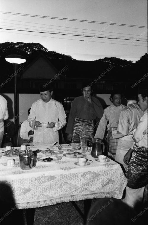 BERBUKA