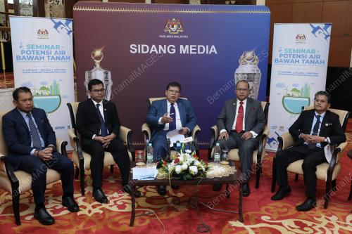 TAN SRI JOHARI ABDUL