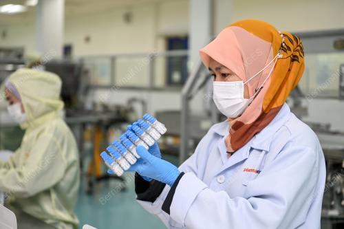 LAWATAN PERDANA MENTERI KE PHARMANIAGA