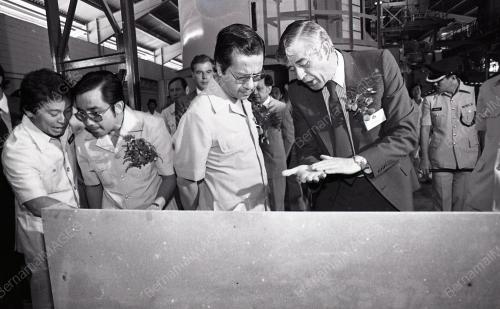 DR. MAHATHIR MOHAMAD