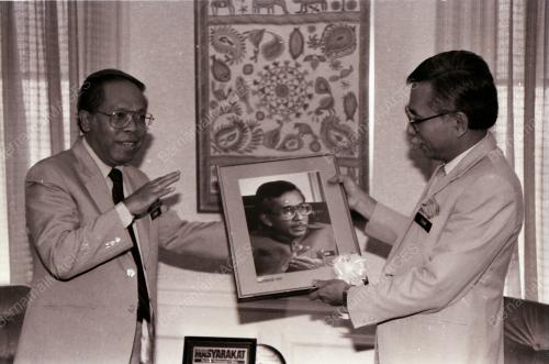 TUN DAIM ZAINUDDIN