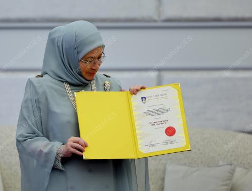 TUNKU AZIZAH AMINAH MAIMUNAH ISKANDARIAH