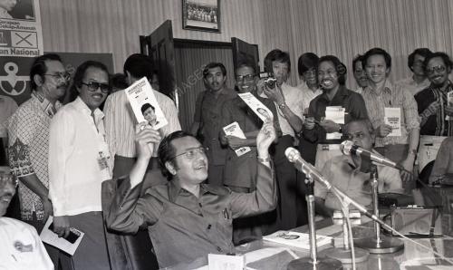 DR. MAHATHIR MOHAMAD