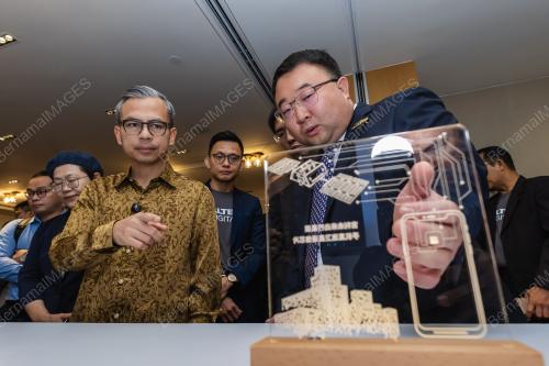 DATUK FAHMI FADZIL