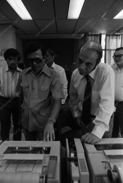 PAMERAN TELE-PRINTER