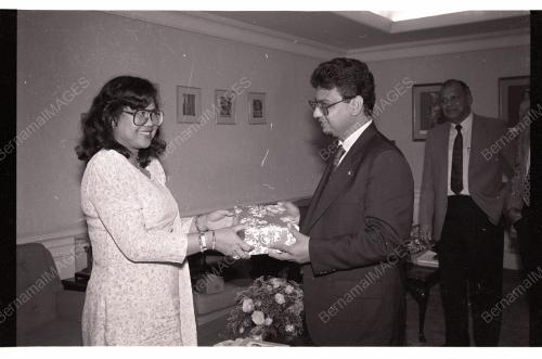 TRINIDAD MINISTER CALLS ON RAFIDAH