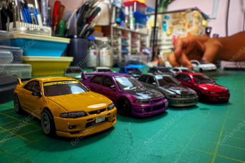 JURUTEKNIK BERKARYA MELALUI KERETA MINIATUR BERSKALA 1:64