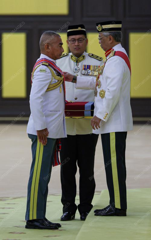 AL-SULTAN ABDULLAH RI'AYATUDDIN AL-MUSTAFA BILLAH SHAH