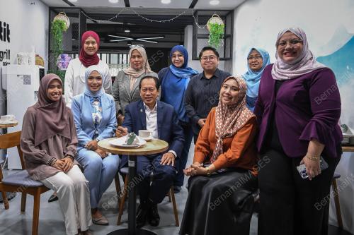 DATUK SERI AHMAD MASLAN