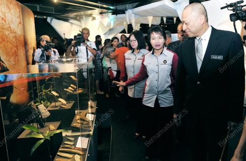 KL11_18112014_NAZRI_SENJATA