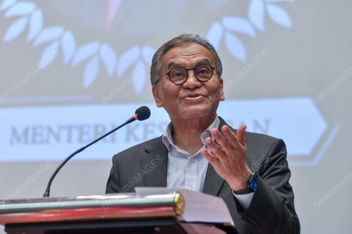 DATUK DR DZULKEFLY AHMAD