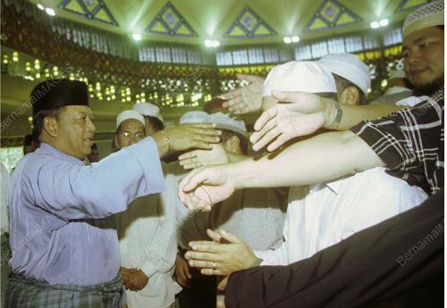KL11_19022016_AGONG_SOLAT