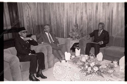 TALK BETWEEN MALAYSIA'S PM AND THAI PREMIER