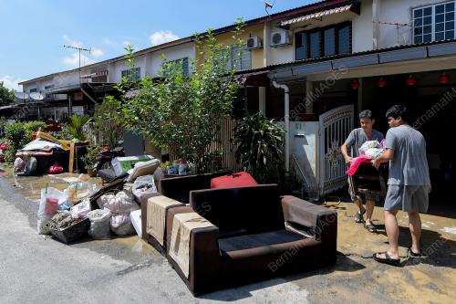 TINJAUAN KESAN BANJIR KILAT