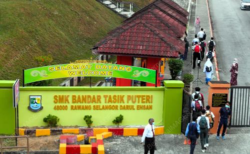 HARI PERTAMA PEMBUKAAN SEKOLAH