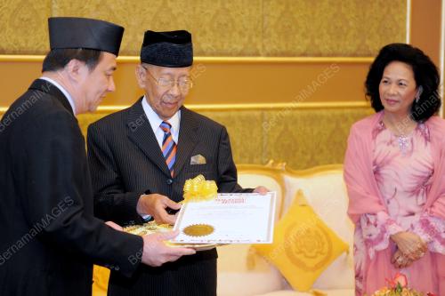 KL11_20022012_AGONG