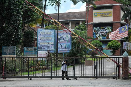 PENUTUPAN SEKOLAH AKIBAT COVID-19