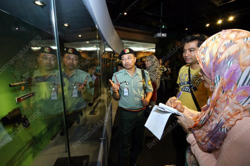 KL11_20092014_PAMERAN_SENJATA