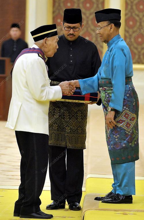 KL11_21112013_AGONG_PINGAT