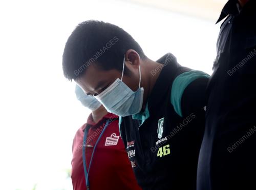 BAPA TANAM ANAK TEPI JALAN