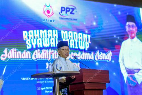 DATUK DR MOHD NA'IM MOKTAR