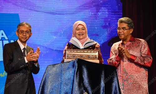 FADHLINA SIDEK