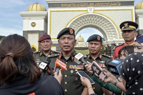 LEFTENAN JENERAL DATUK MALEK RAZAK SULAIMAN