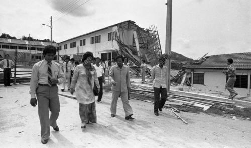 KL11_23022015_RUMAH_RUNTUH