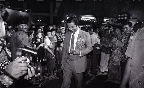 DR. MAHATHIR BIN MOHAMAD