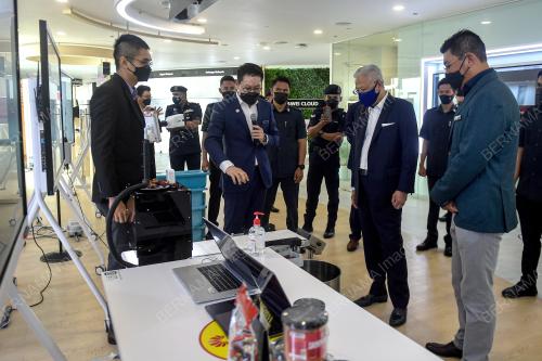 DATUK SERI ISMAIL SABRI YAAKOB