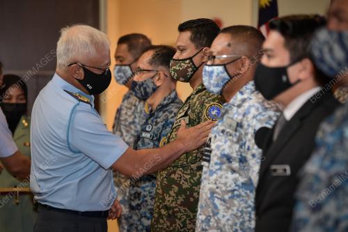 TAN SRI AFFENDI BUANG