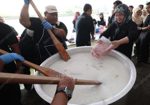 TUNKU HAJAH AZIZAH AMINAH MAIMUNAH ISKANDARIAH
