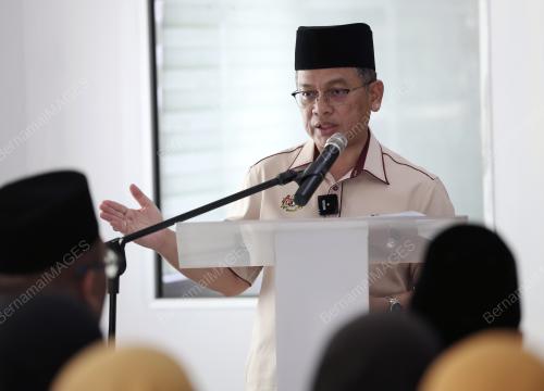 SENATOR DATUK DR MOHD NA'IM MOKHTAR