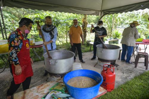 GOTONG ROYONG MASAK BUBUR LAMBUK KBSB