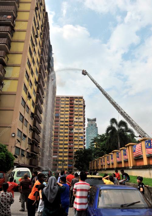 KL11_24112015_TERBAKAR